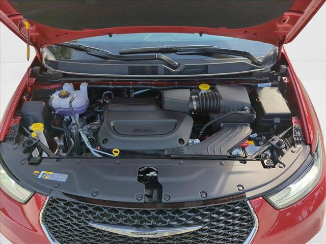 New 2025 Chrysler Pacifica Select AWD/4WD image 19