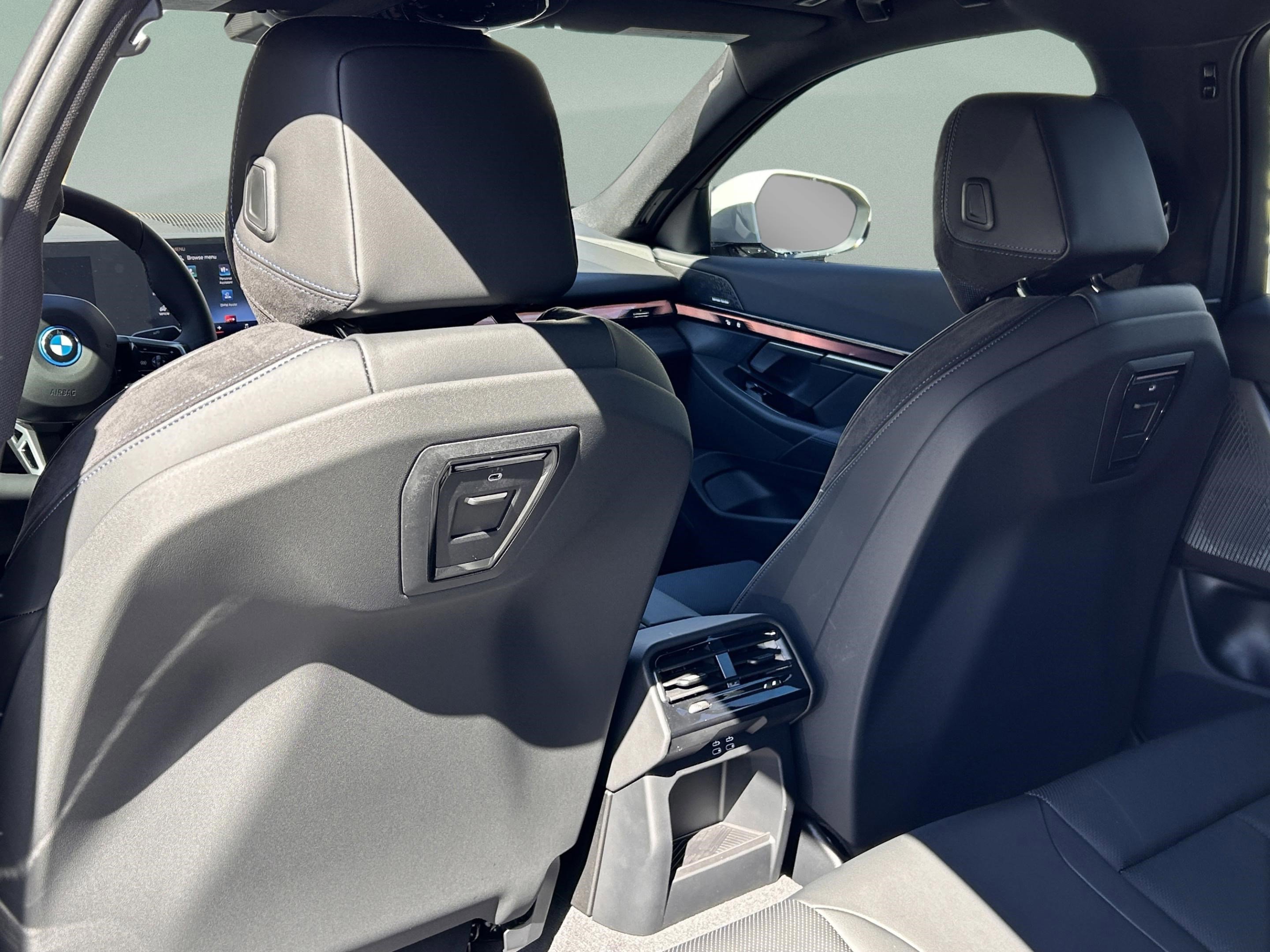 Used 2026 BMW i5 eDrive40 w/ M Sport Package image 16