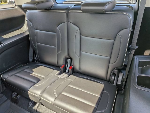 Used 2023 GMC Acadia Denali w/ Denali Ultimate Package FWD image 33