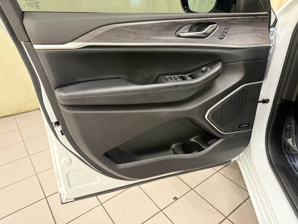 Used 2024 Jeep Grand Cherokee Limited 4xe image 28