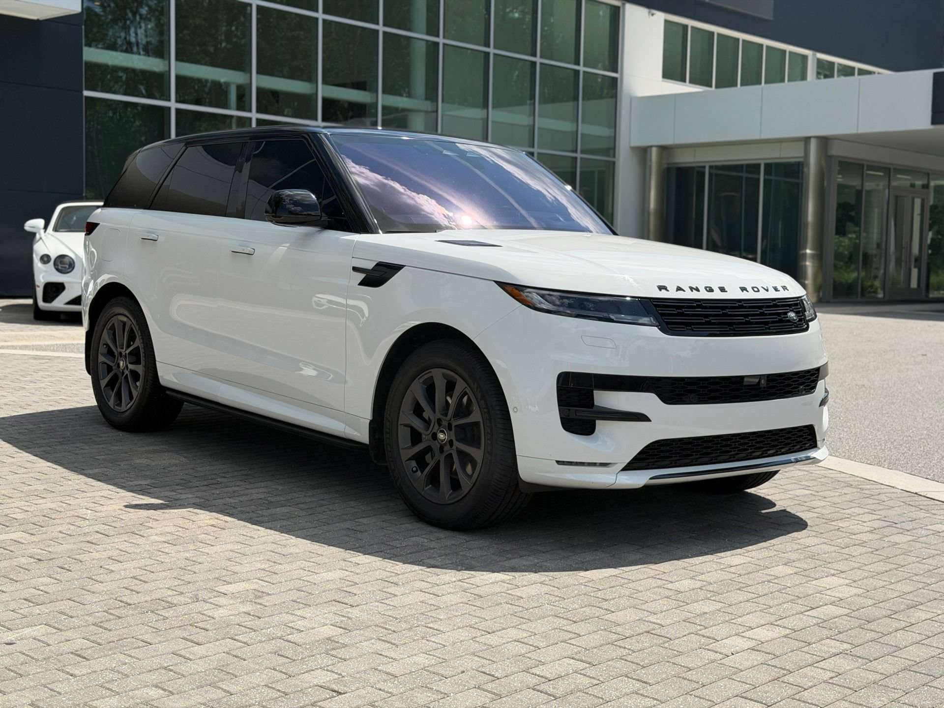 Used 2023 Land Rover Range Rover Sport SE Dynamic AWD/4WD image 9