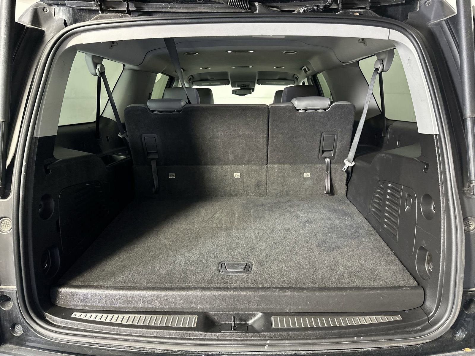 Used 2020 Chevrolet Suburban LT RWD image 24