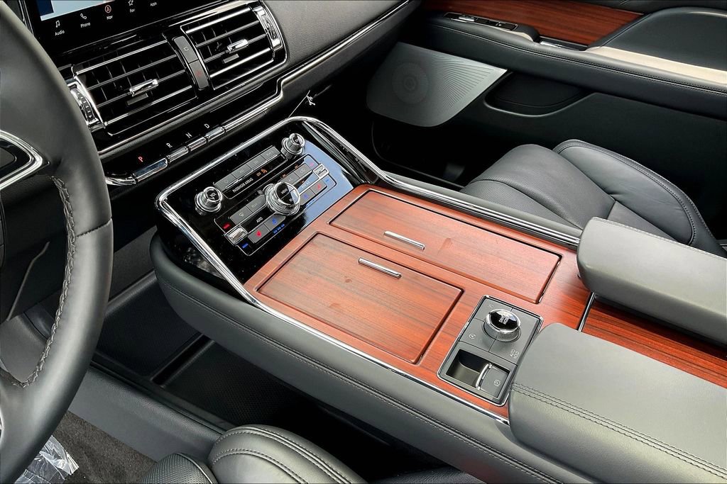 New 2024 Lincoln Navigator L Reserve AWD/4WD image 8