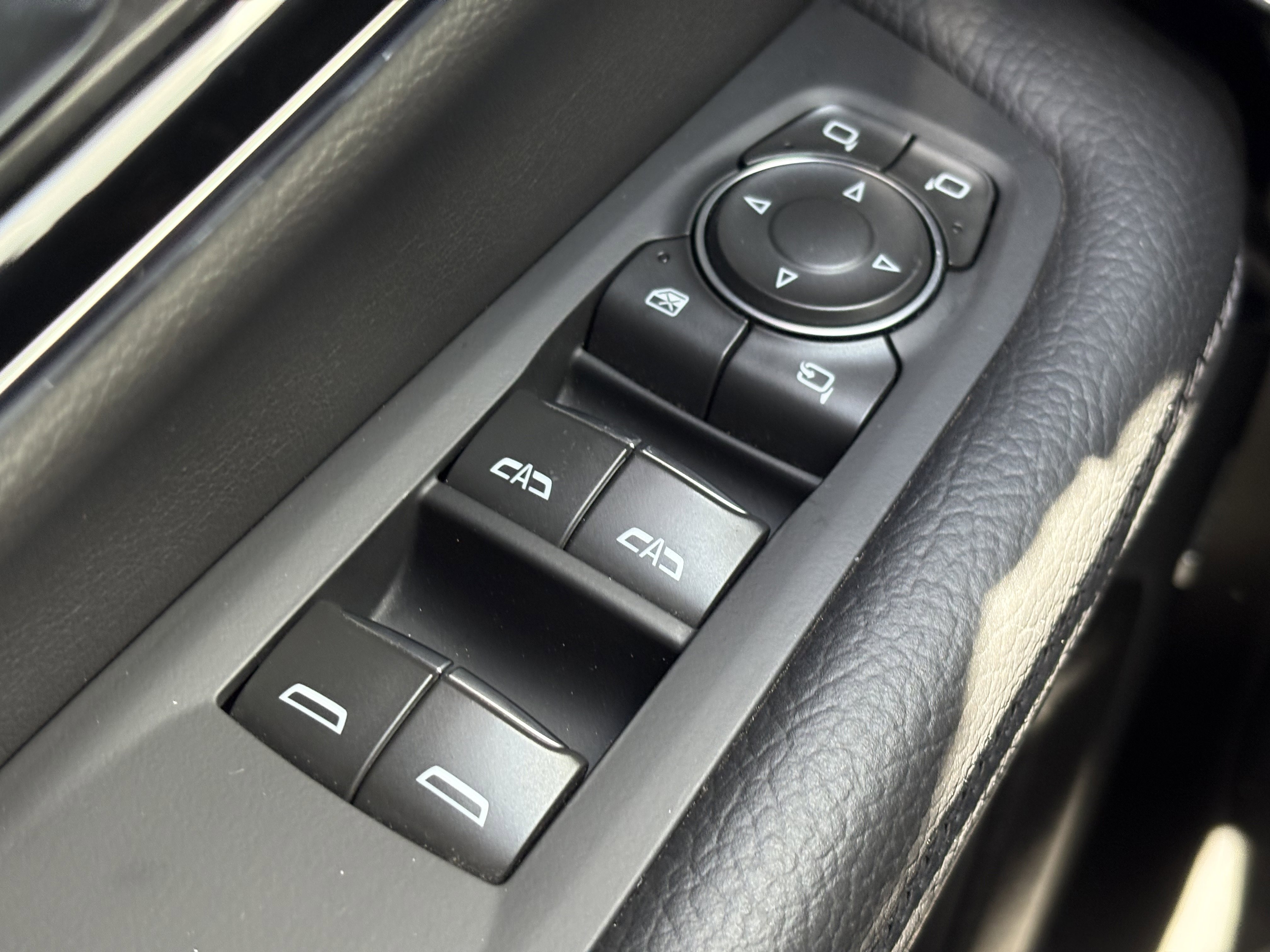 Used 2025 GMC Yukon XL Denali AWD/4WD image 29