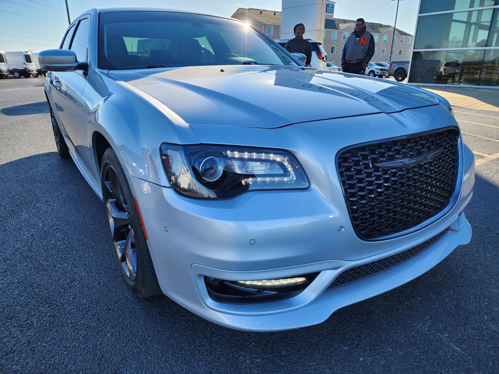 Used 2023 Chrysler 300 Touring L video 2