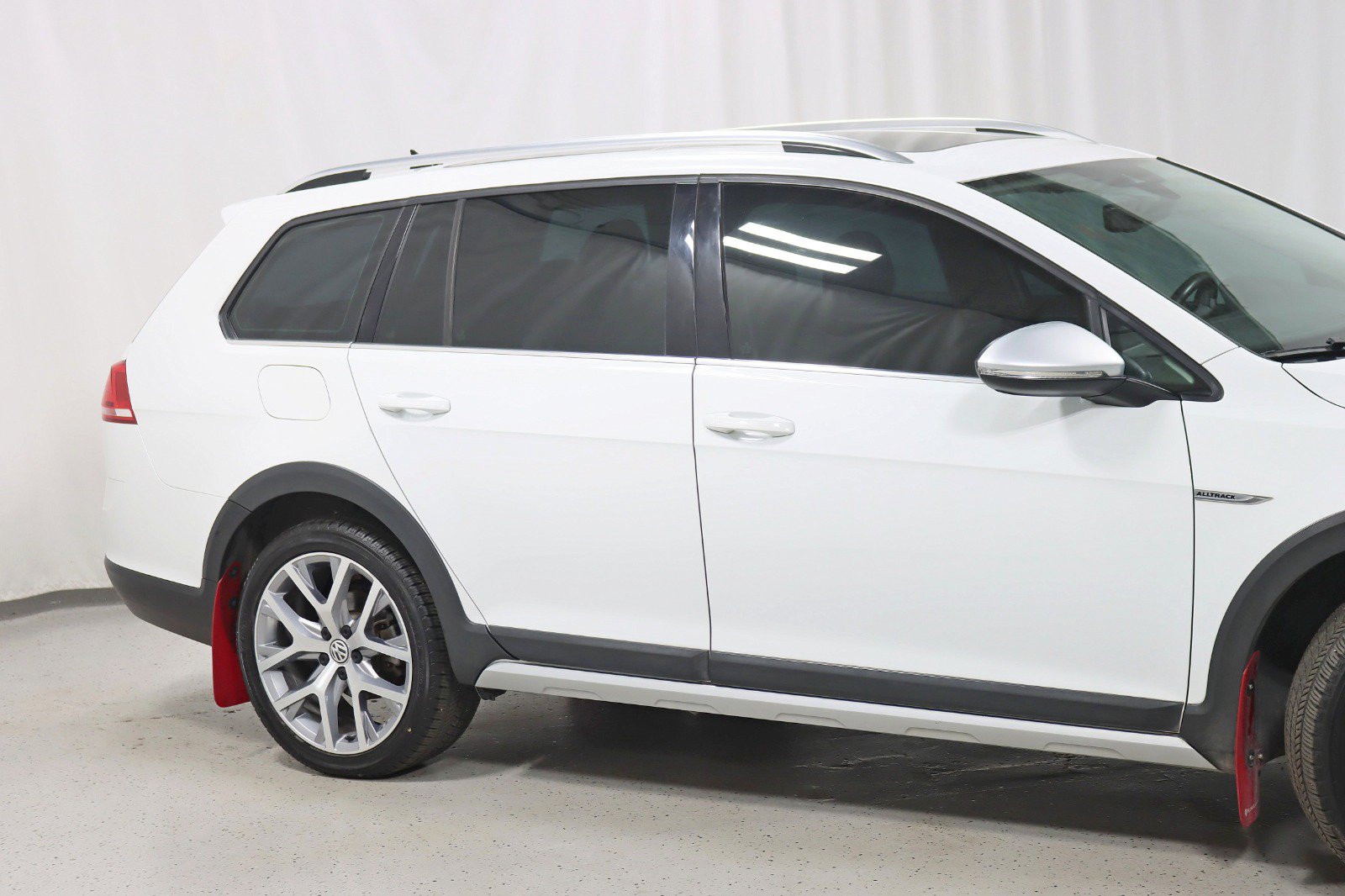 Used 2017 Volkswagen Golf Alltrack SEL AWD/4WD image 3
