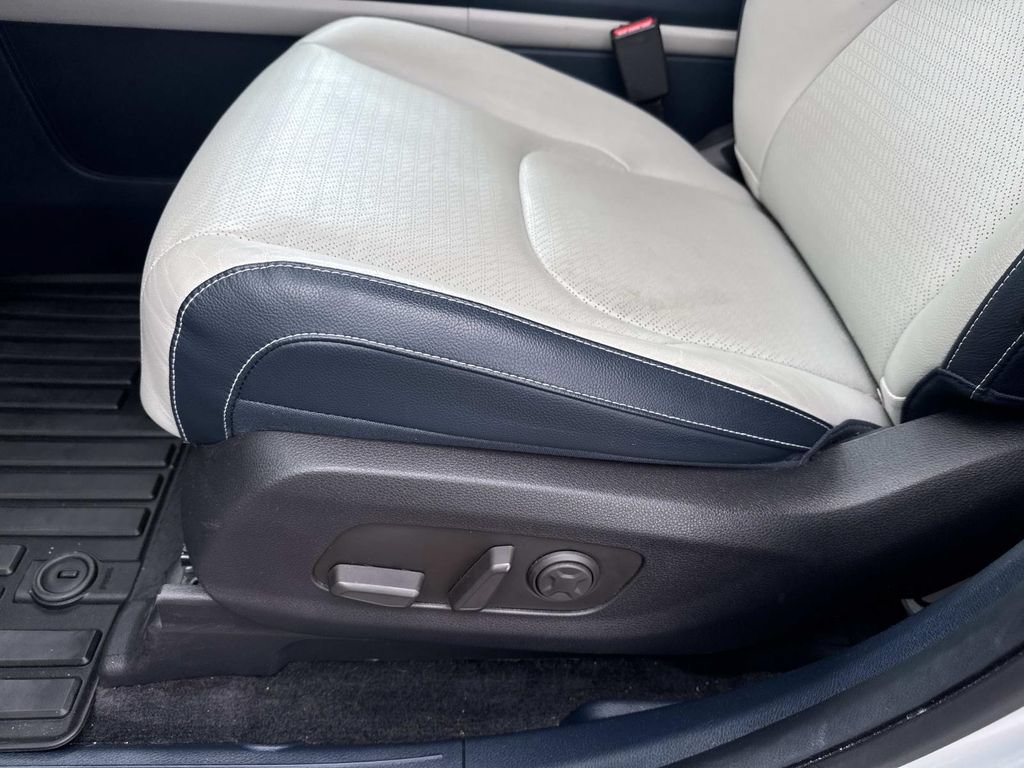 New 2025 Kia Carnival SX Prestige FWD image 23