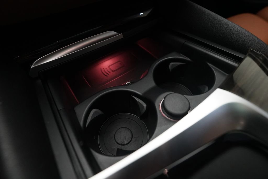 Used 2021 BMW 530i xDrive w/ Convenience Package image 17