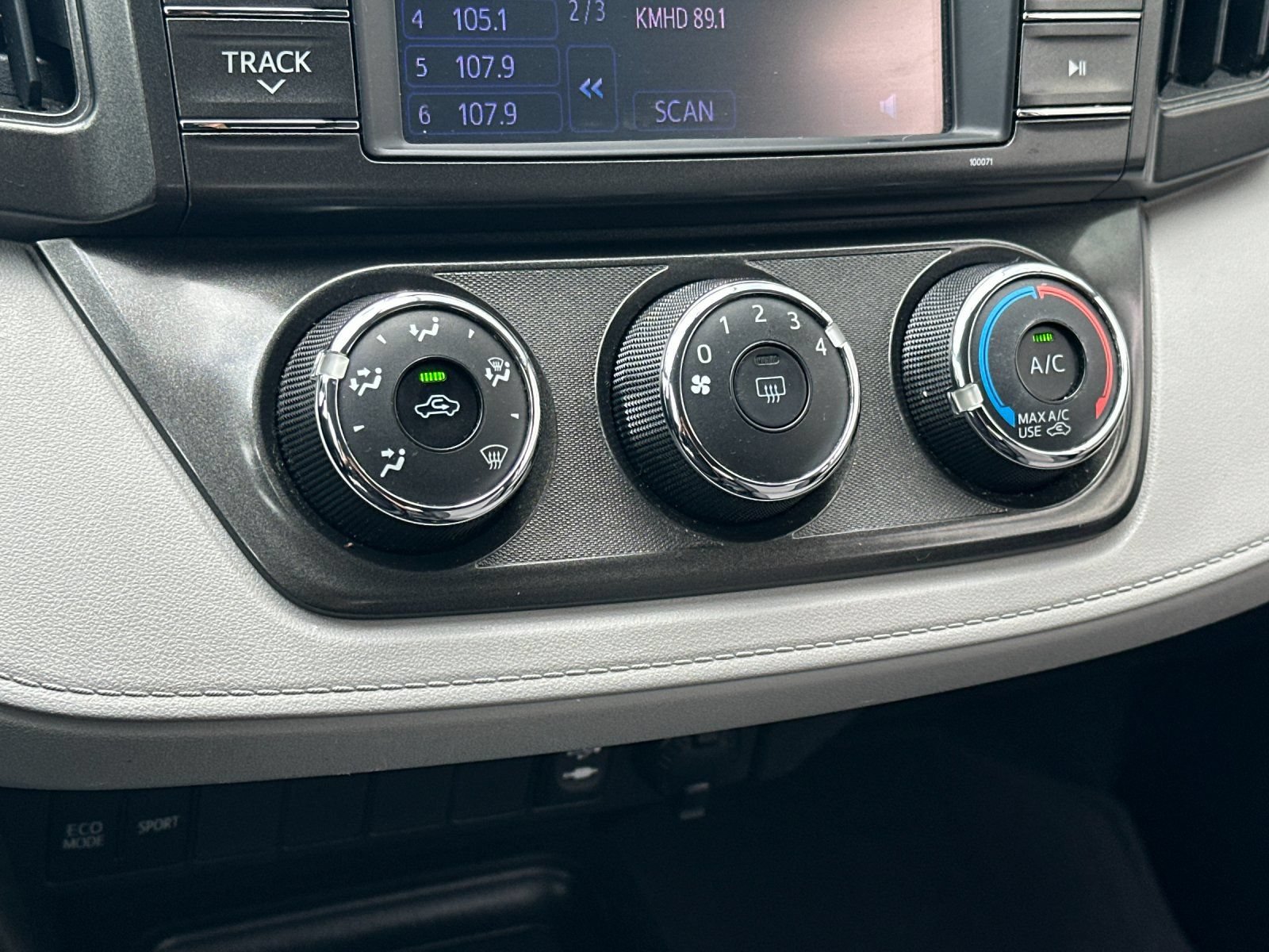 Used 2013 Toyota RAV4 LE AWD/4WD image 19