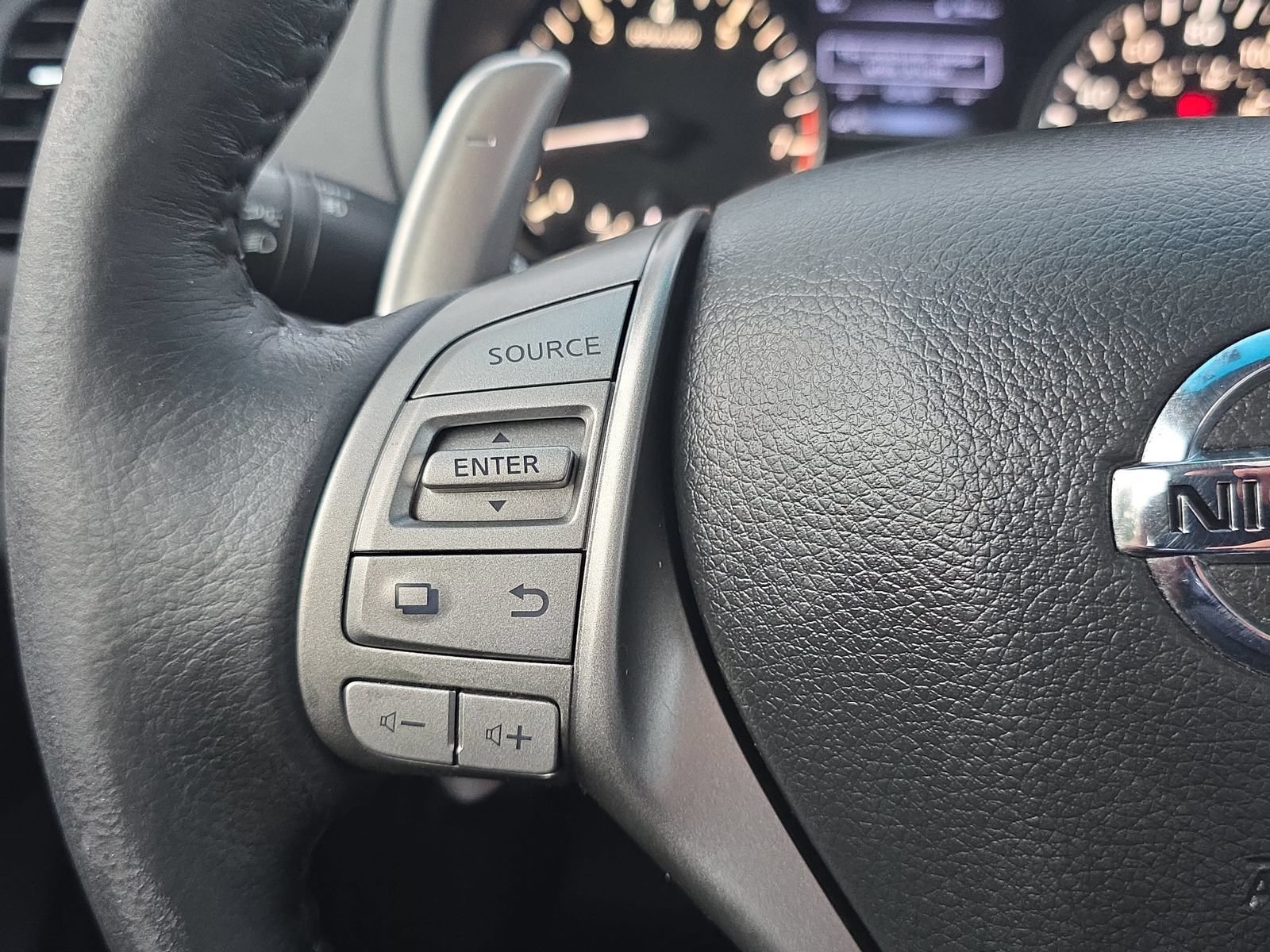 Used 2015 Nissan Altima 3.5 SL FWD image 16