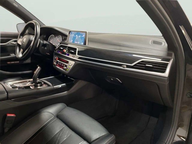 Used 2017 BMW 740i RWD image 26