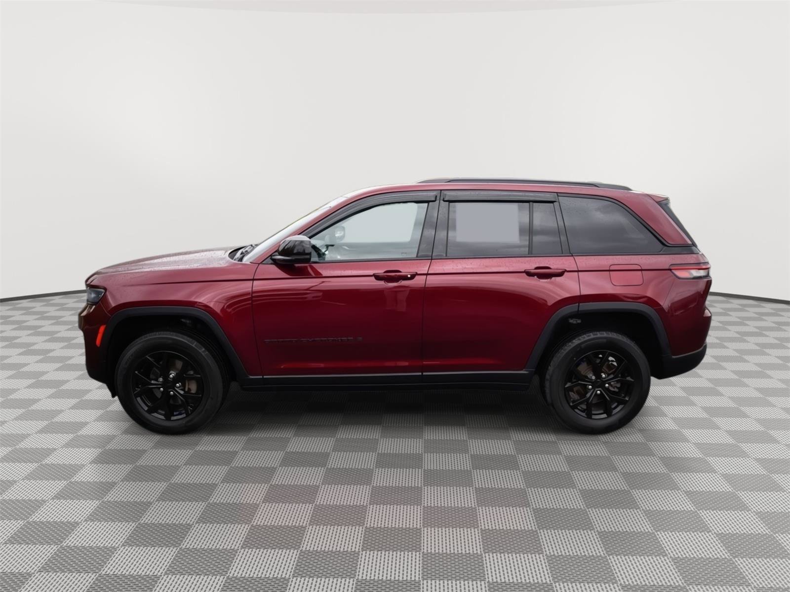 Used 2024 Jeep Grand Cherokee Altitude AWD/4WD image 8