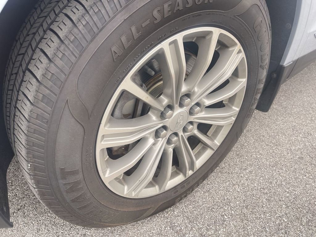 Used 2017 Cadillac XT5 Luxury w/ Driver Awareness Package AWD/4WD image 2