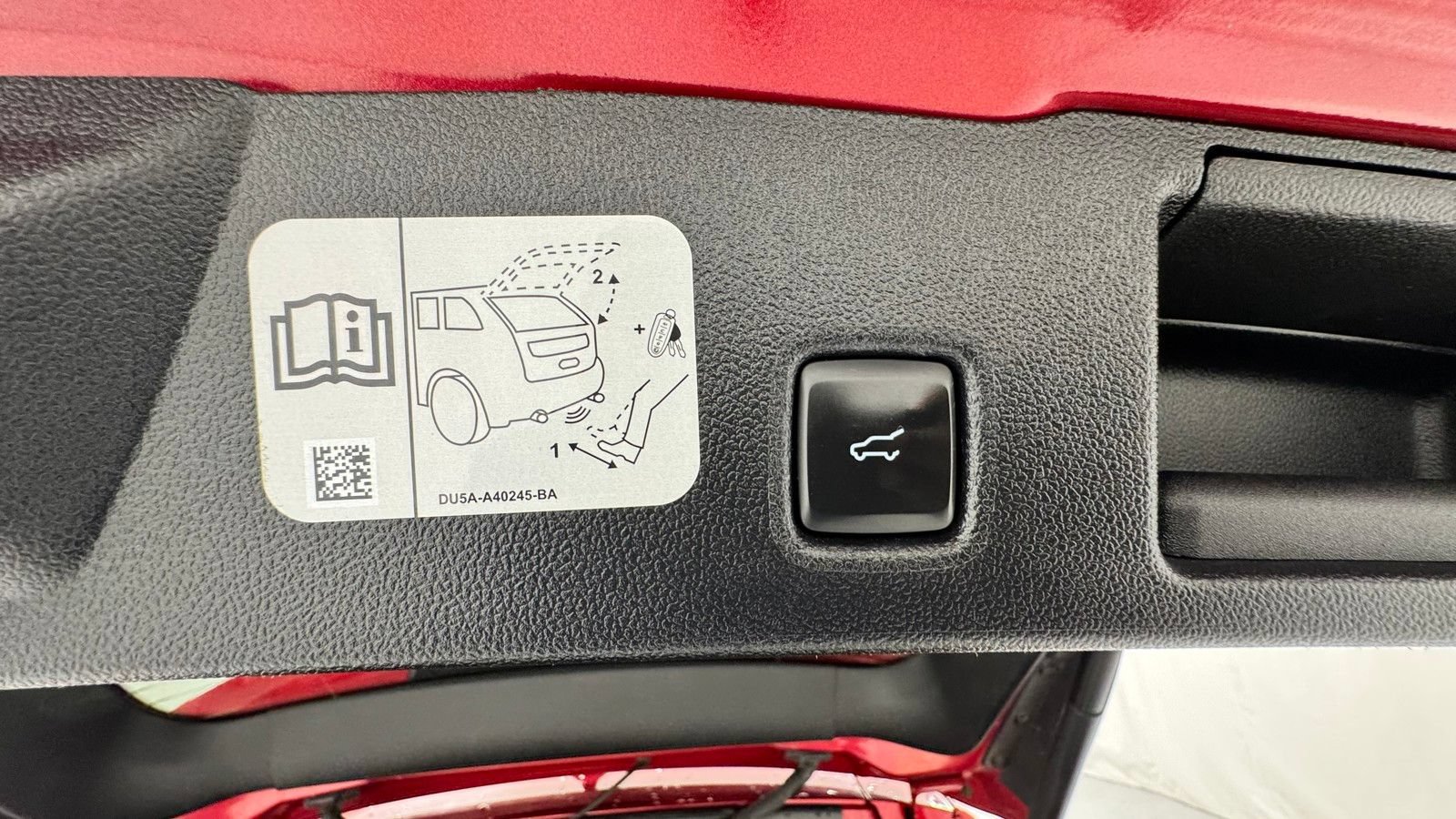 Used 2020 Ford Escape Titanium AWD/4WD image 17
