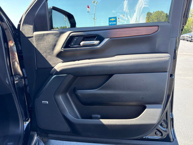 Used 2025 GMC Yukon XL Denali RWD image 12