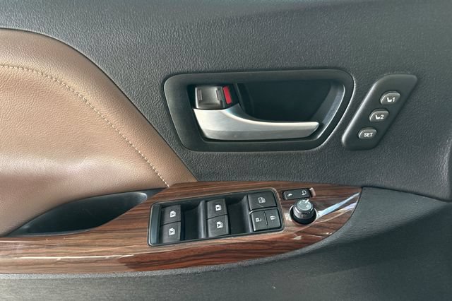 Used 2016 Toyota Sienna Limited FWD image 10