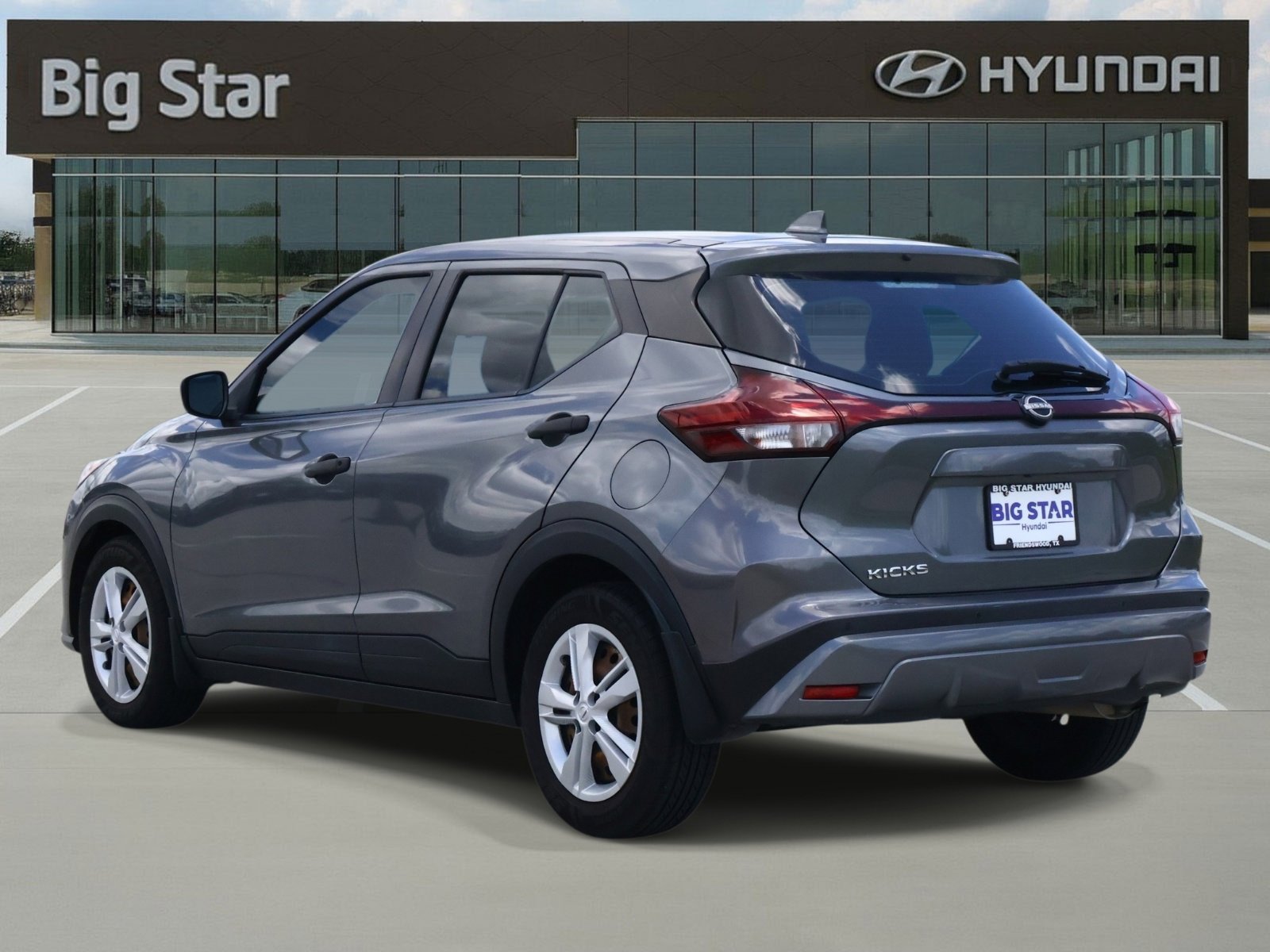 Used 2022 Nissan Kicks S FWD image 3