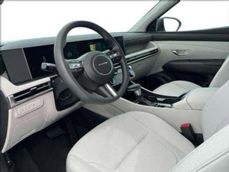 Used 2025 Hyundai Tucson SEL image 16