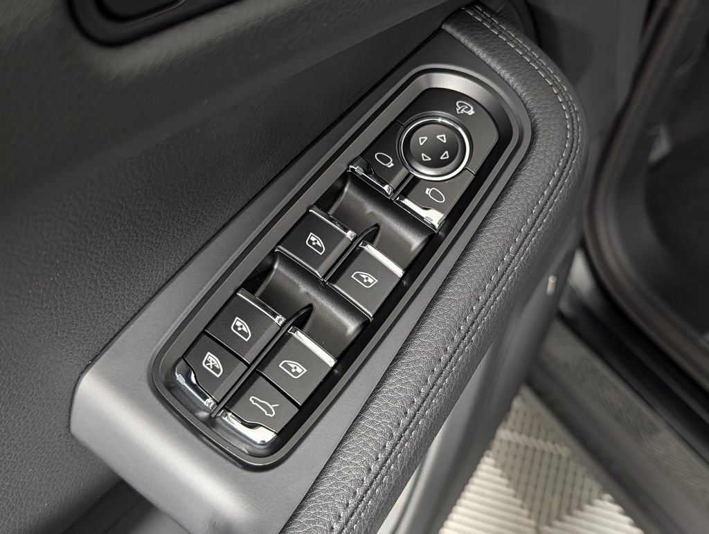 Certified 2026 Porsche Macan AWD/4WD image 29