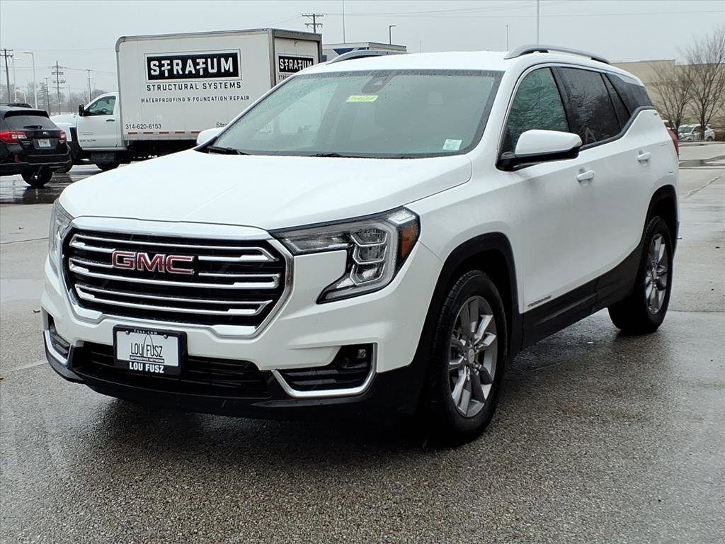 Used 2024 GMC Terrain SLT image 2