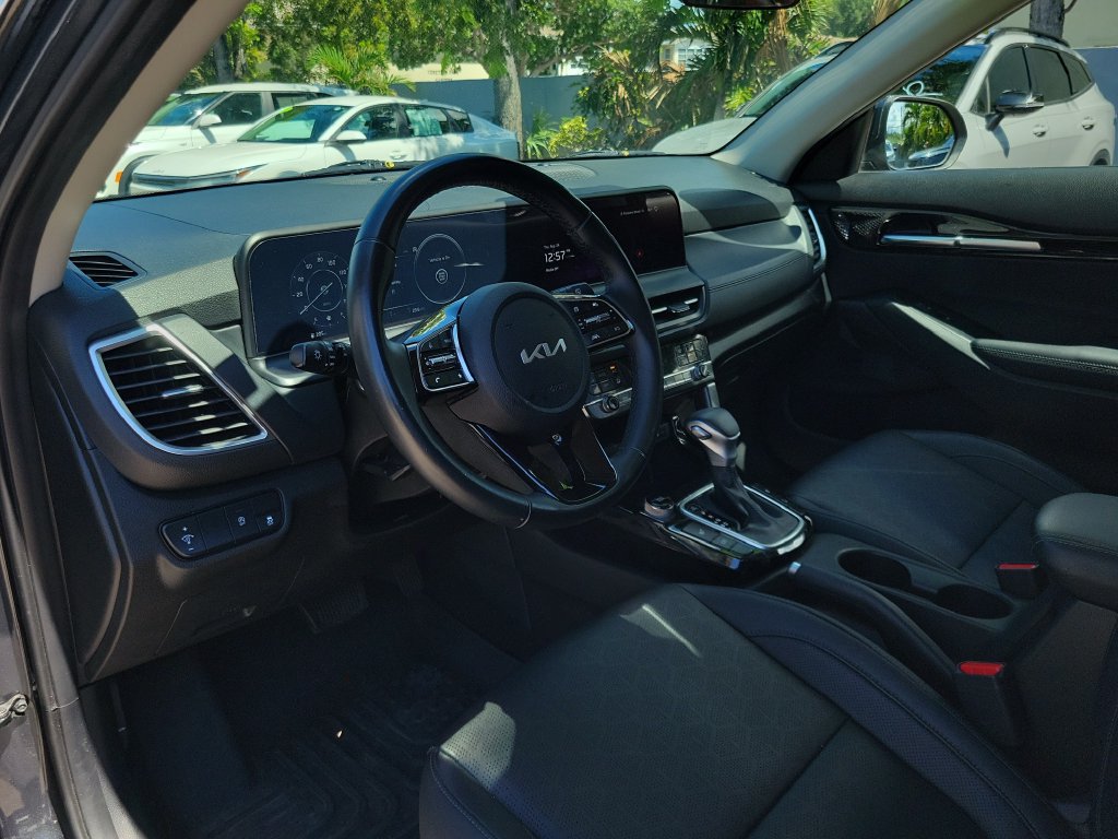 Certified 2024 Kia Seltos EX FWD image 16