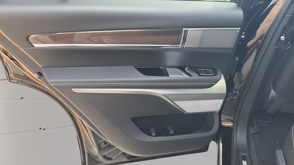 New 2027 Cadillac Vistiq Luxury w/ LPO, Floor Liner Package AWD/4WD image 22