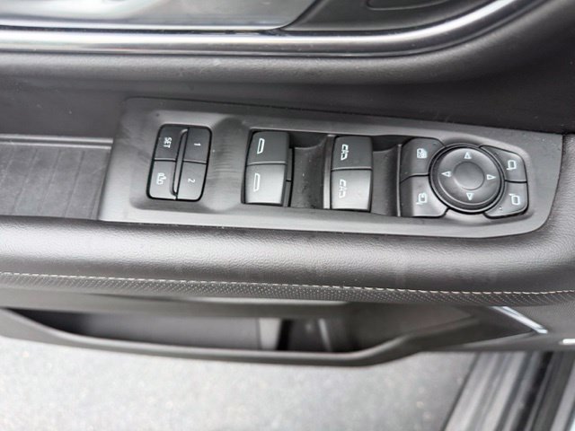 Certified 2022 GMC Yukon XL SLT w/ SLT Luxury Package AWD/4WD image 20