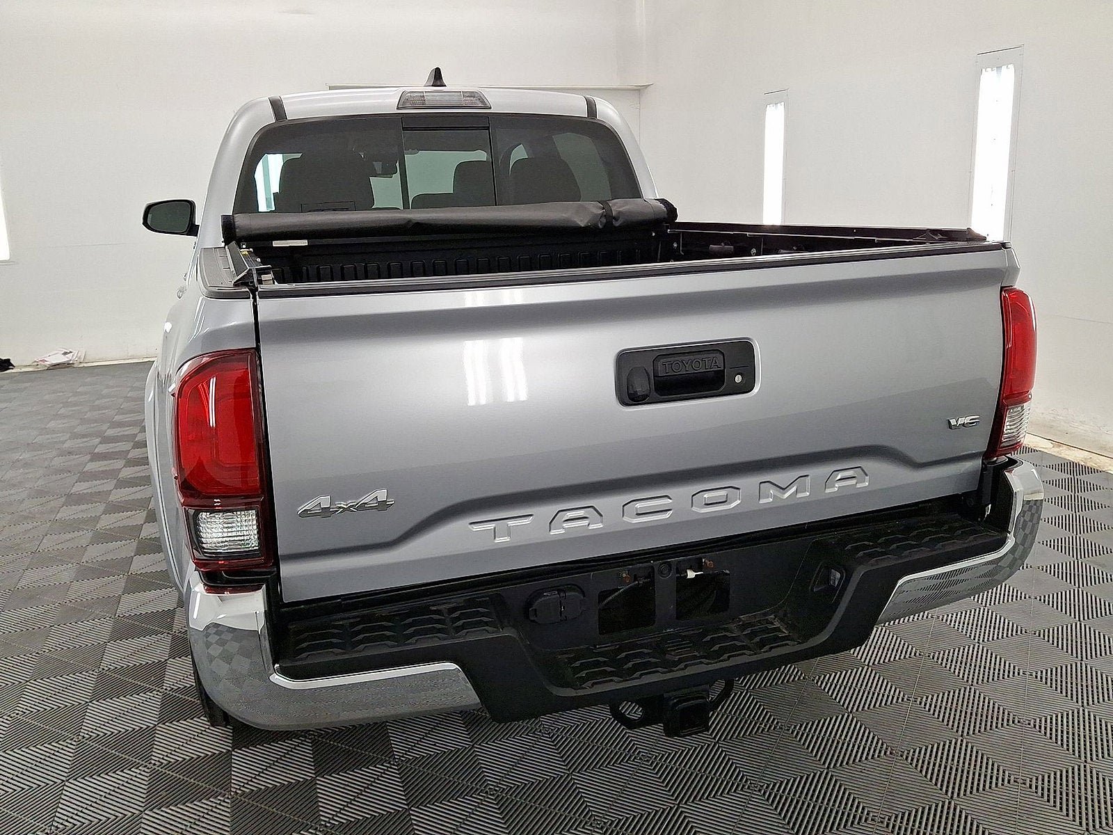 Certified 2023 Toyota Tacoma SR5 AWD/4WD image 22