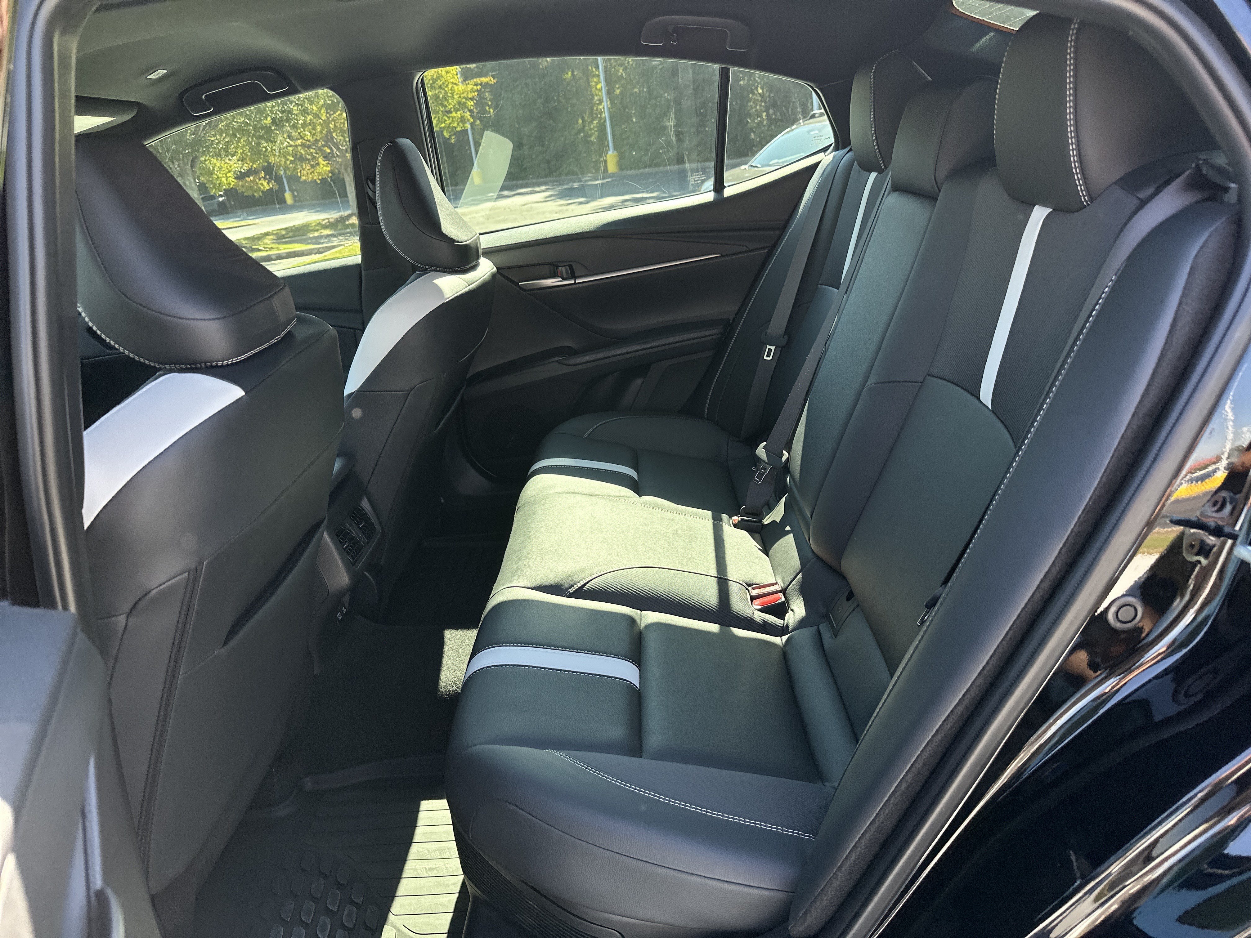 Used 2025 Toyota Camry SE FWD image 31