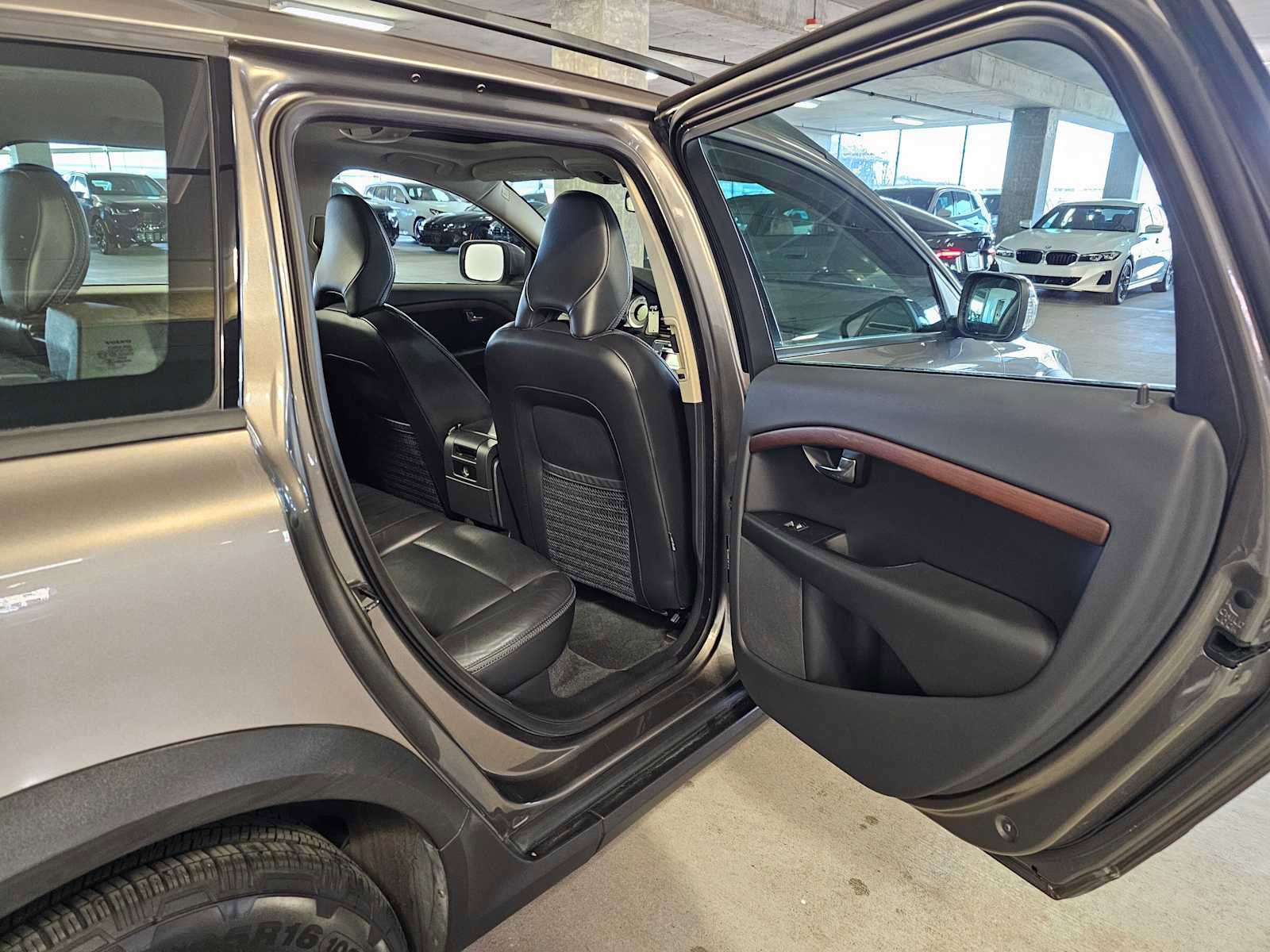 Used 2009 Volvo XC70 3.2 image 30