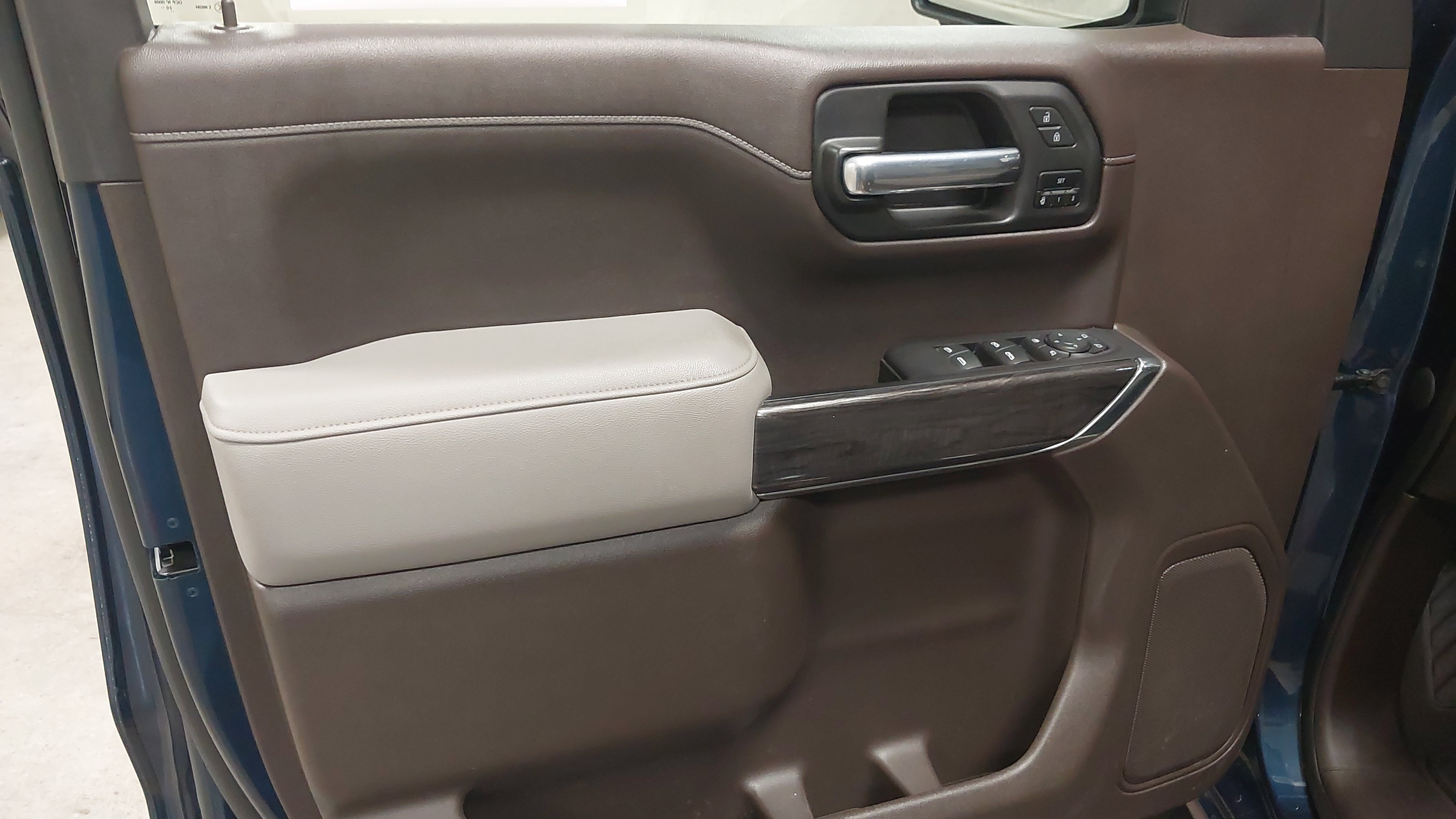 Used 2021 Chevrolet Silverado 1500 LTZ AWD/4WD image 24