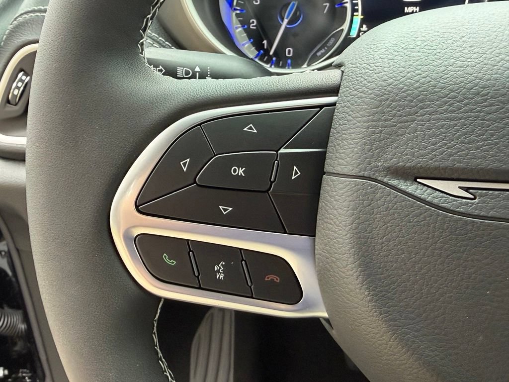 New 2027 Chrysler Pacifica Limited FWD image 18