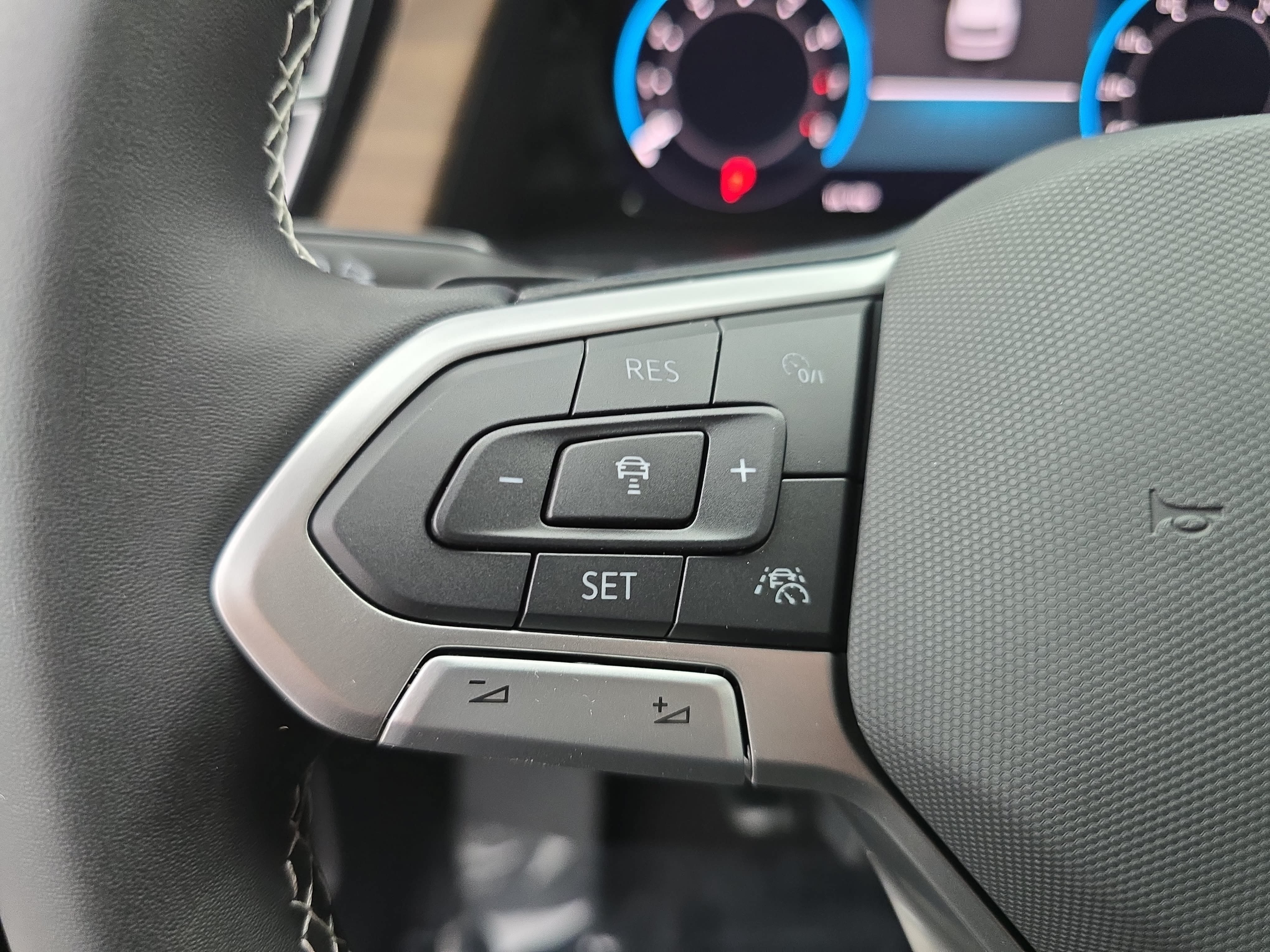 New 2026 Volkswagen Atlas SE FWD image 18