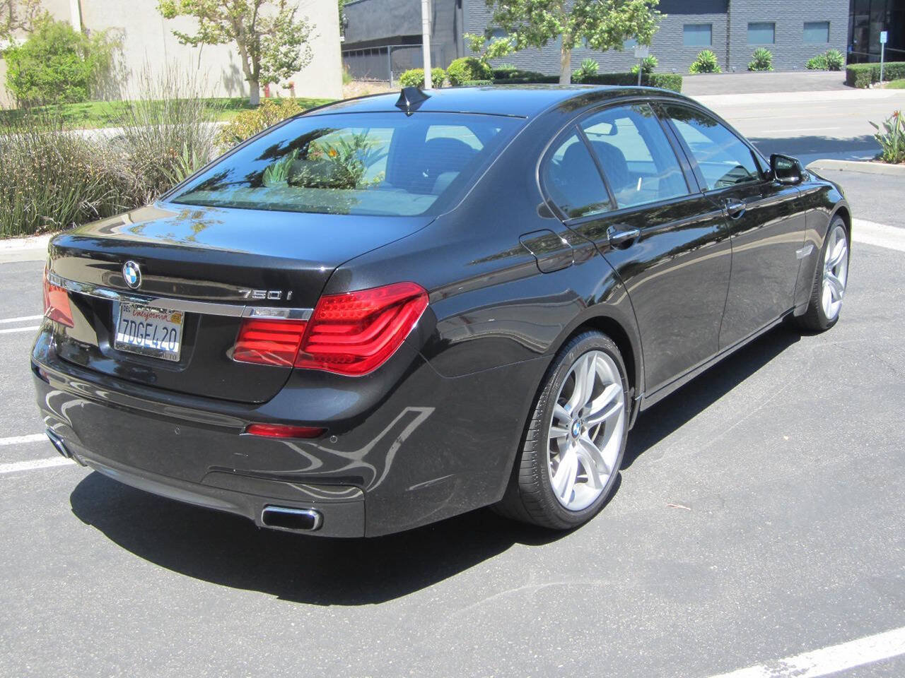 Used 2013 BMW 750i RWD image 4