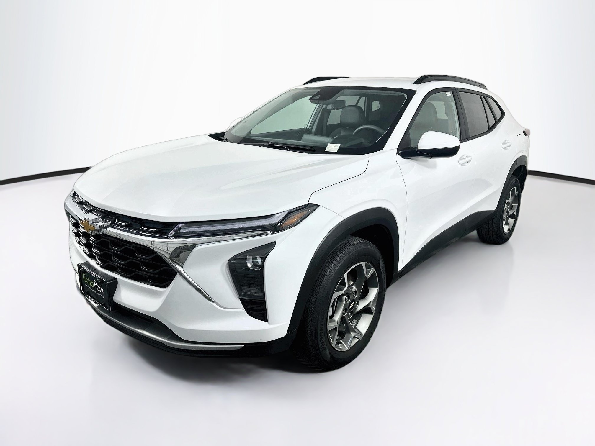 Used 2025 Chevrolet Trax LT FWD image 3