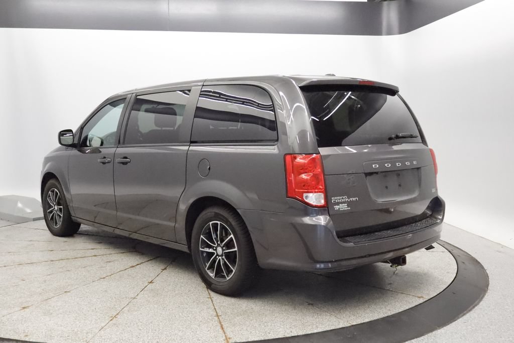Used 2018 Dodge Grand Caravan SE FWD image 3