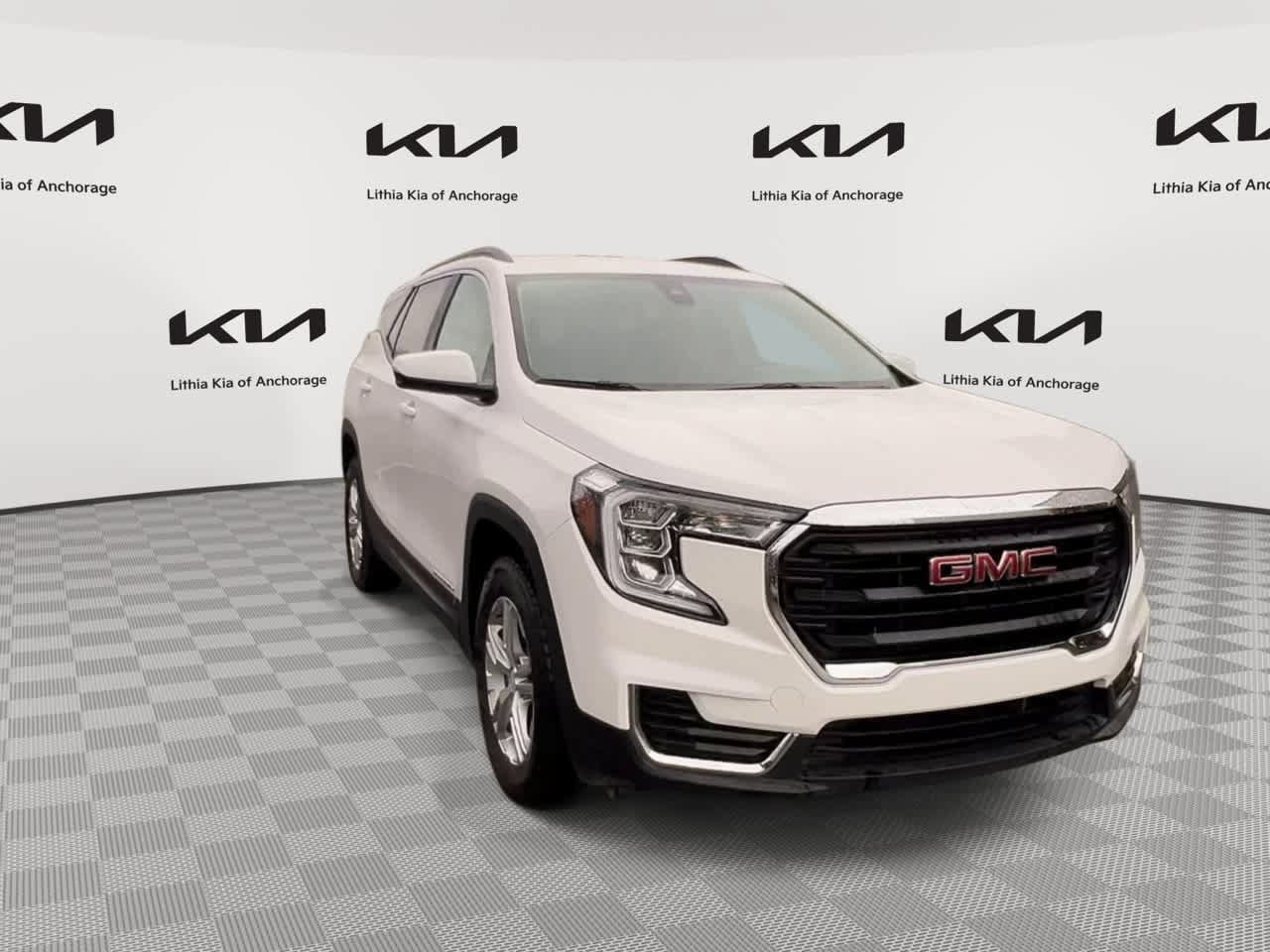 Used 2023 GMC Terrain SLE w/ Driver Convenience Package AWD/4WD image 2