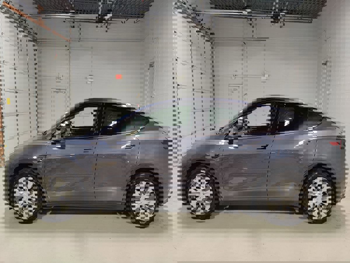 Used 2023 Tesla Model Y Long Range image 18