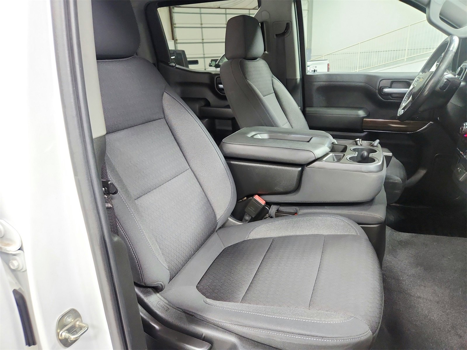 Used 2021 Chevrolet Silverado 1500 LT image 36