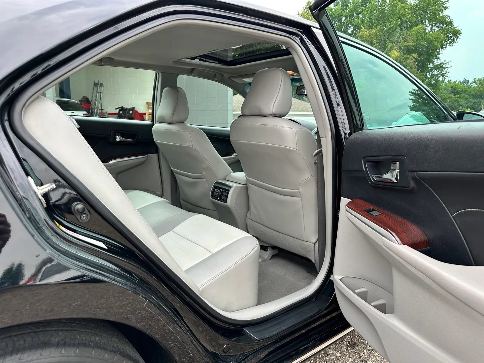 Used 2013 Toyota Camry XLE w/ Leather Pkg FWD image 16