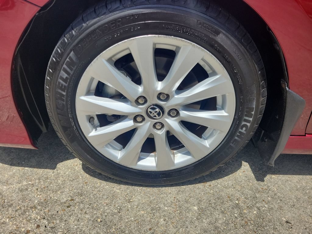 Certified 2018 Toyota Camry LE FWD image 32