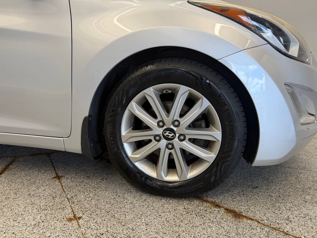 Used 2015 Hyundai Elantra SE w/ Option Group 02 FWD image 12
