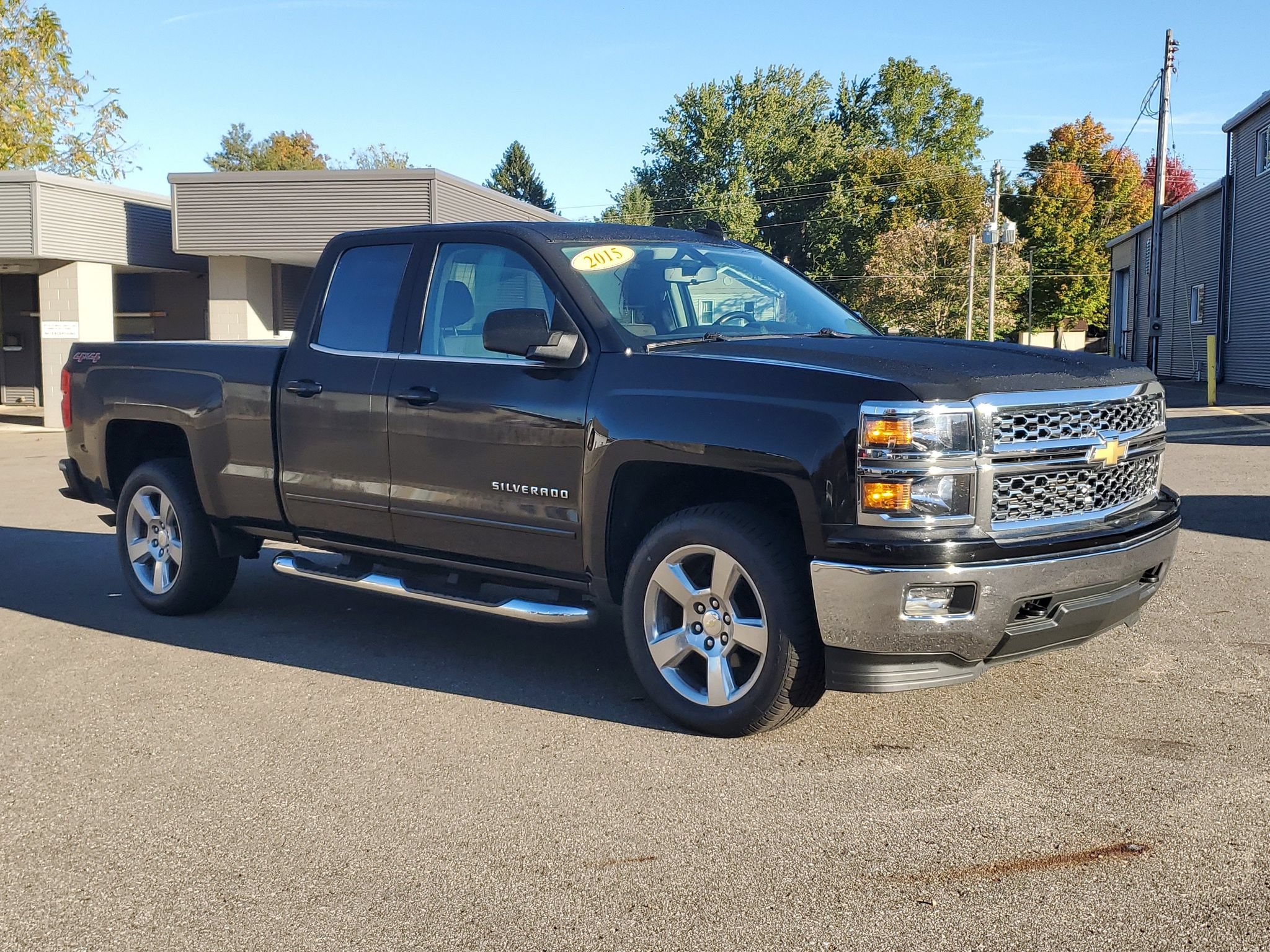 Used 2015 Chevrolet Silverado 1500 LT w/ LT Convenience Package AWD/4WD image 3