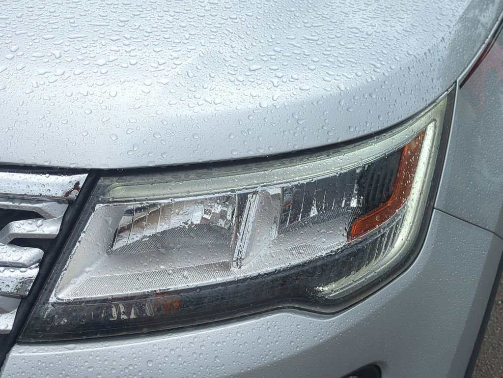 Used 2019 Ford Explorer XLT w/ Equipment Group 202A image 11