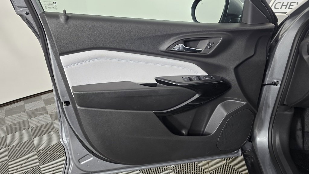 New 2025 Chevrolet Trax LT w/ Driver Confidence Package image 14