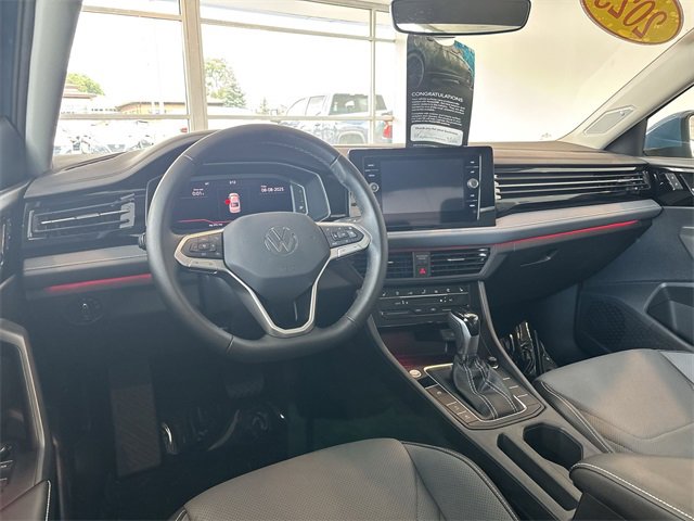 Used 2025 Volkswagen Jetta SEL image 18