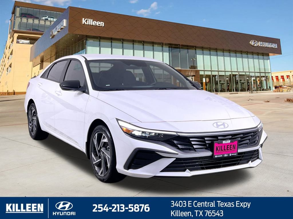 Used 2025 Hyundai Elantra Sport image 11