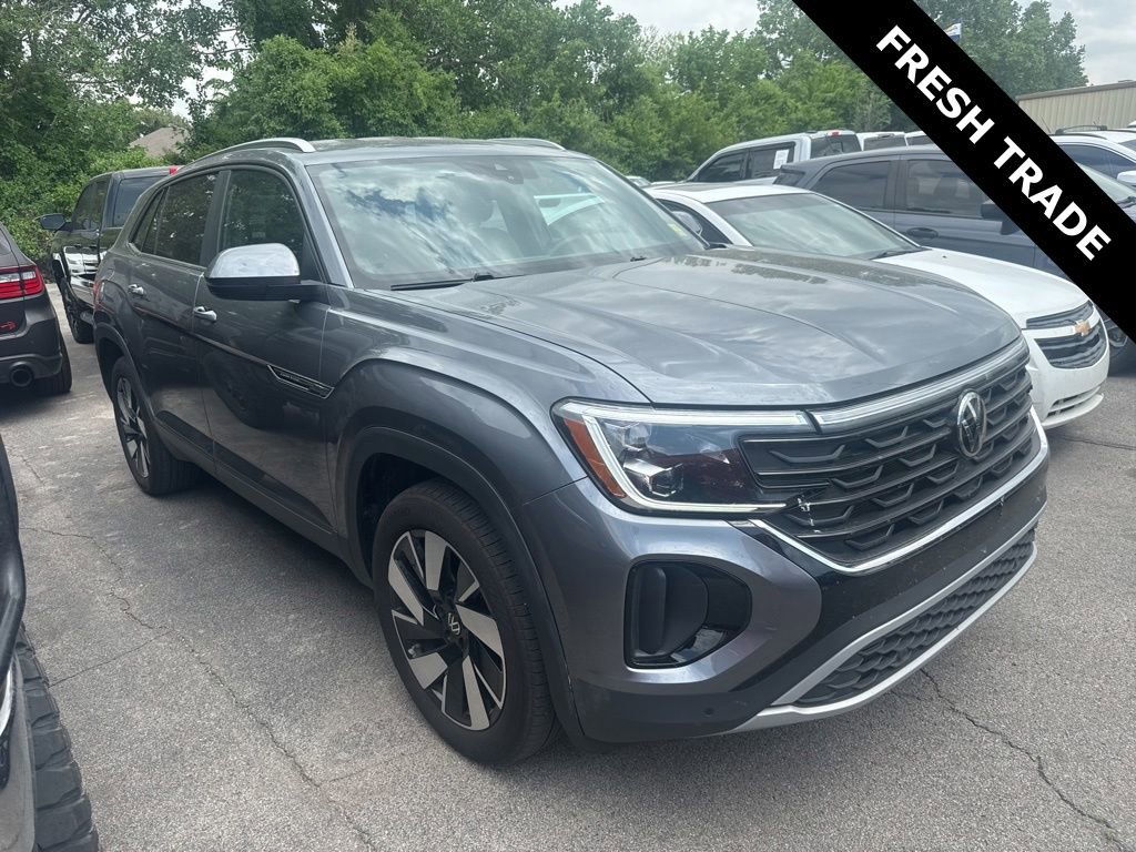 Used 2025 Volkswagen Atlas Cross Sport SE AWD/4WD image 1