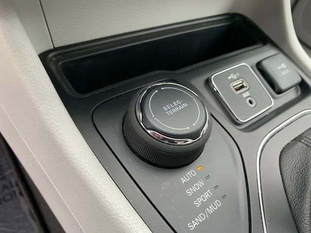 Used 2020 Jeep Cherokee Latitude Plus image 21