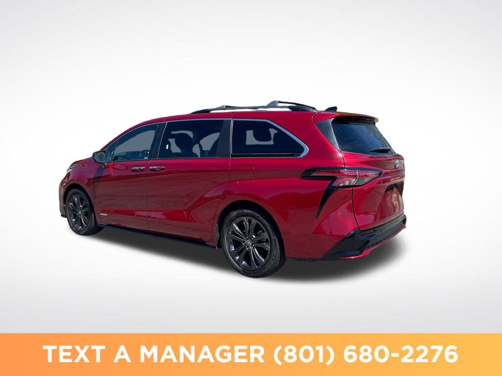 Used 2021 Toyota Sienna XSE w/ XSE Plus Package FWD image 3